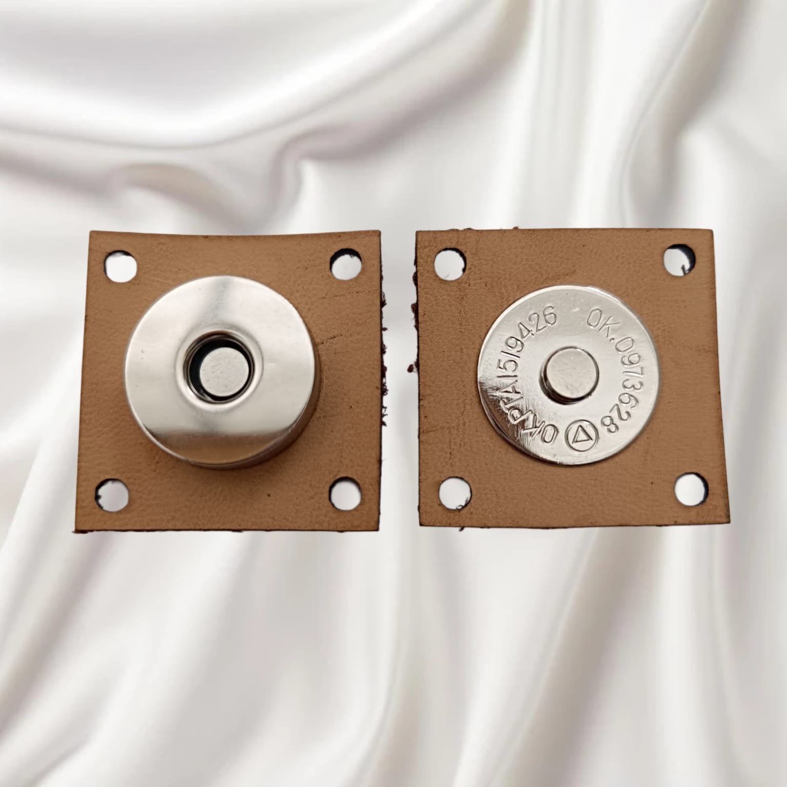 BROCHE IMANTADO CUADRADO